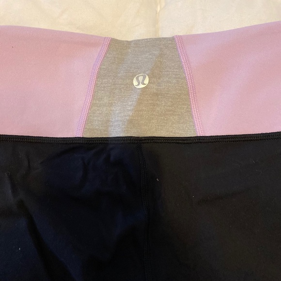Lululemon black/lilac/white crops - Picture 3 of 4